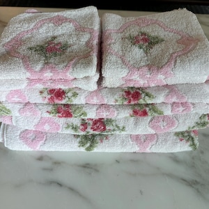 Vintage 1970s Pink and White Sculpted Cannon Monticello Towel Set of 8