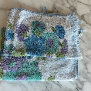 Vintage 1970s Blue and White Floral Cannon Towel Set