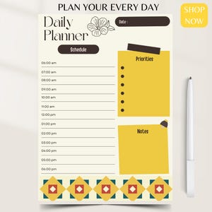 Peut inclure: Une feuille de planning quotidien sur fond crème, comprenant un emploi du temps de 6h00 à 18h00, une section priorités avec des puces et une section notes. Le design présente un dessin floral au trait, des en-têtes marron et une bordure géométrique.