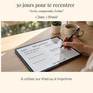 Peut inclure: Un planificateur numérique sur une tablette avec le texte "30 jours pour te recentrer" et "1 Jour, 1 Pensée". Le planificateur est ouvert sur une page avec des invites pour la réflexion quotidienne. Une main tient un stylo, prête à écrire.