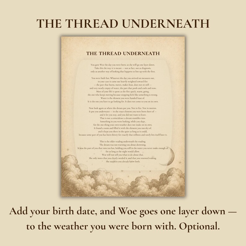 K&ouml;nnte beinhalten: Ein rechteckiger Druck mit dem Titel THE THREAD UNDERNEATH, der ein Gedicht in dunkelbrauner Schrift auf einem hellbeigen, pergamentartigen Hintergrund zeigt. Der untere Rand zeigt detaillierte Illustrationen von Wolken und einem Mond.