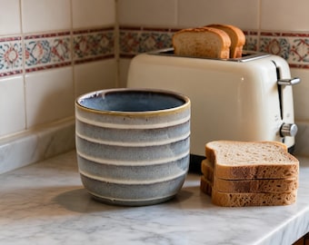 Taza de café de cerámica hecha a mano con rayas azules y grises, taza de té minimalista, taza de cerámica rústica moderna, taza para bebidas calientes en el hogar y la oficina.