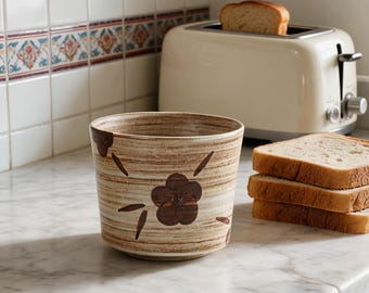 Taza de café de cerámica marrón con estampado floral pintada a mano, taza de té rústica vintage, taza de cerámica artesanal, regalo único para el hogar y la oficina.