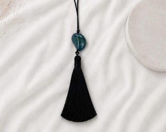 Collar con borla ovalada de nuez de tagua azul verdoso, cordón negro largo ajustable, joyería unisex minimalista de estilo bohemio.