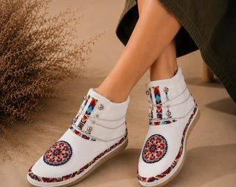 Beaded Moccasin Boots Women, White Leather Ankle Boots, Artisan Footwear, Boho Festival Shoes, Handmade Beadwork
