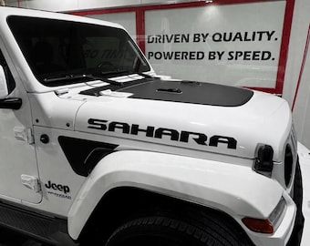 ジープ ラングラー サハラ ボンネット文字ビニールグラフィックステッカー マットブラック - 2018～2025年モデル対応