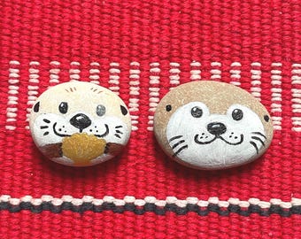 Handgeschilderde otterrotskunst, bosdierensteenschilderij, op de natuur geïnspireerd miniatuurhuisdecoratie