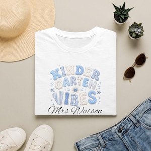 Camiseta para maestra con temática de jardín de infancia, diseño floral patchwork, camiseta para educadores para la vuelta al cole.