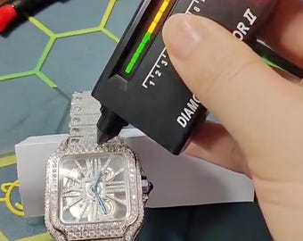 スクエアスケルトンモアッサナイトダイヤモンドアイシーバストダウンウォッチ