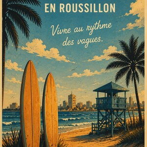 Könnte beinhalten: Vintage Reiseplakat für Canet-en-Roussillon, Frankreich, mit zwei Surfbrettern an einem Sandstrand mit einem Rettungsturm. Das Plakat hat französischen Text und einen Retro-Stil, mit Palmen und einer Küstenstadt im Hintergrund.