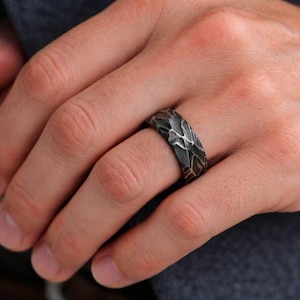 Faceted Damascus Steel Ring, Hammered Geometric Mens Wedding Band, Chiseled Groom, Textured Promise Band