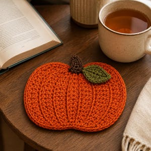 pumpkin mug rug, fall mug rug pattern, crochet mug rug, pumpkin coaster, fall crochet pdf, autumn crochet, crochet pattern pdf, thanksgiving decor, fall table decor, pumpkin crochet, seasonal mug rug, crochet coaster, ribbed pumpkin