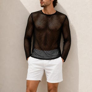 Svart mesh långärmad skjorta herr, lätt öppen stickad topp, andningsbar resortkläder, semesteroutfit, modern avslappnad mode-t-shirt