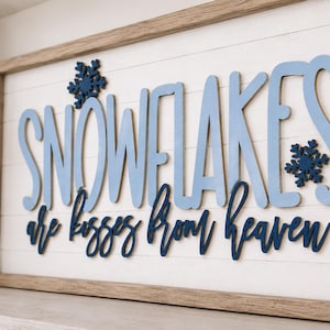 Snöflingor är kyssar från himlen SVG | Vinterskiktad träskylt | Laserskuren fil | Bondgårdsjulskylt | Digital nedladdning av 3D-träskylt