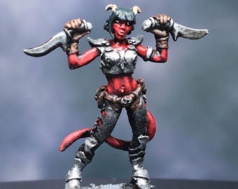 Miniatura de D&D pintada a mano: Tiefling, demonio, pícaro, para juegos de rol de mesa de fantasía.