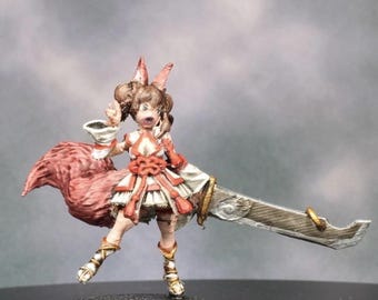 Miniatura de Miko Fox femenina pintada a mano: espada, figura de rol de fantasía de 28 mm