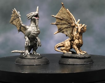 Miniatura de dragón pintada a mano en plata y oro, figura de rol de fantasía de 28 mm