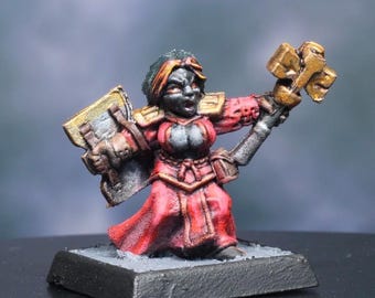 Figura de enano en miniatura de fantasía para juegos de rol de mesa de D&D pintada a mano.