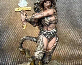 Miniatura pintada de bárbaro humano para D&D: figura para juego de rol de mesa de fantasía.