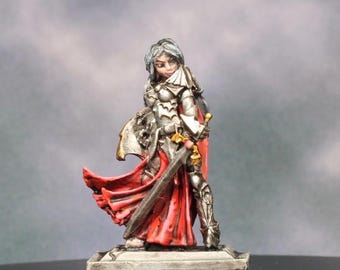Miniatura pintada de 28 mm de guerrera paladín oscura para juegos de rol Dungeons & Dragons Pathfinder, fantasía, femenina.