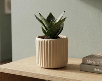 Maceta acanalada: Maceta moderna minimalista con diseño de estrías para la decoración del hogar.
