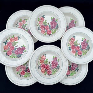 Set of 8 Wedgwood Ivory &quot;Garden Club Rambler Rose&quot; Pattern Ivory &quot;Edme&quot; 8&quot; Rimmed Soup Bowls in Very Good Very Lightly Used Condition