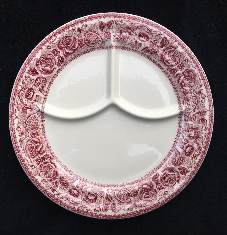 Set of 2 Mayer Diner Restaurant Hotel China Red or Maroon Arlington Pattern 9-12 Grille Plates in Excellent Condition