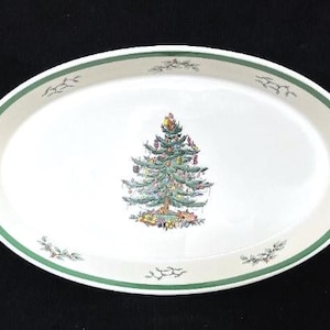 Spode Christmas Tree 14.5" x 9" Oven to Table Baking Dish in Excellent Seemingly-Unused Condition in Original Package