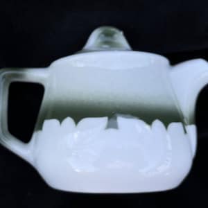 Very HTF Jackson China Restaurant Hotel Diner Airbrushed Green-on-White &quot;Mercury&quot; 10-oz &quot;Chicago&quot; Shape Teapot in Excellent Unused Condition