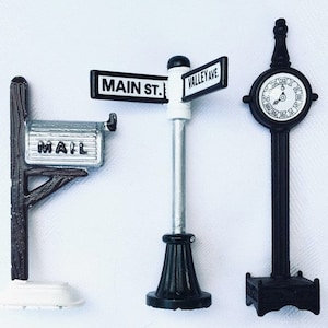 Dept 56 Heritage Village Diecast Accessories (Mailbox, Sidewalk Clock, Street Sign) 3-Piece Set in Very Good Cndtn
