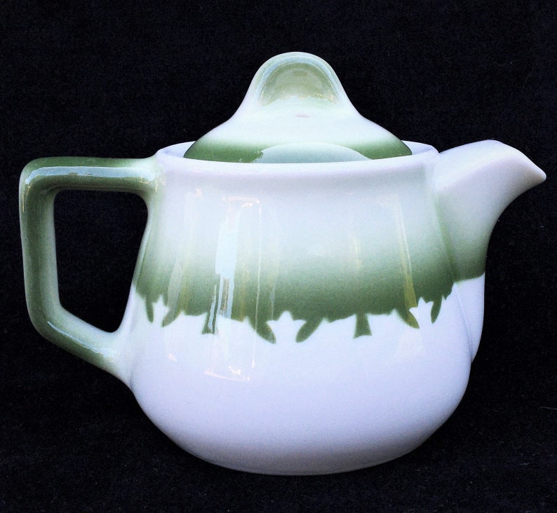 Very HTF Jackson China Restaurant Hotel Diner Airbrushed Green-on-White Mercury 10 oz Chicago Shape Teapot in Excellent Unused Condition