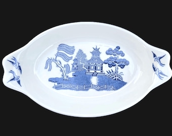 Very H-T-F Johnson Bros. Willow Blue 8-7/8" Au Gratin Baking Dish in Excellent Seemingly Unused Condition Made in England