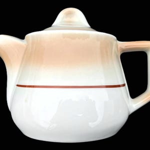 H-T-F Jackson China Restaurant Hotel Diner Tan Airbrush on White 10-oz. &quot;Chicago&quot; Shape Teapot in Pristine Unused Condition Dated 1961