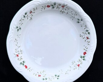 Hard-to-Find Pfaltzgraff "Winterberry" 10.5" Pie Baking Plate Scalloped Edge Green Trim in Excellent, Seemingly-Unused Condition