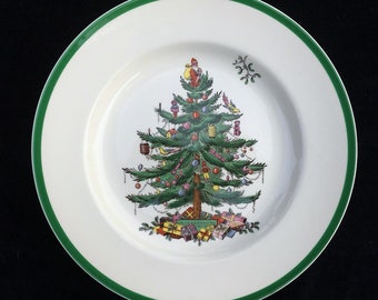 Set of 4 Spode Christmas Tree 10-3/8&quot; Dinner Plates with Green Trim in Excellent Lightly-Used Condition Made in England