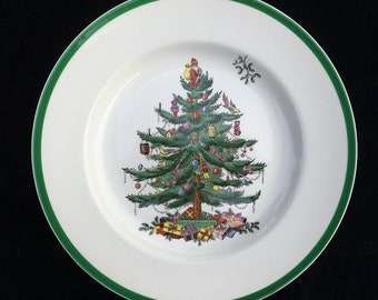 Set of 4 Spode Christmas Tree 10-3/8" Dinner Plates with Green Trim in Excellent Condition made in England