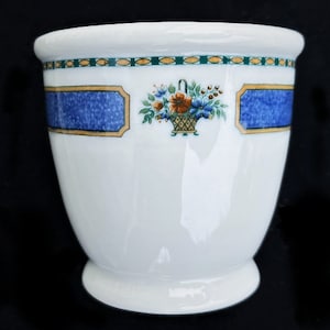 Syracuse Hotel Restaurant Diner China &quot;Meridale&quot; Pattern 6.5 oz. &quot;Wheat&quot; Shape Footed Egg Cup in Pristine Unused Condition