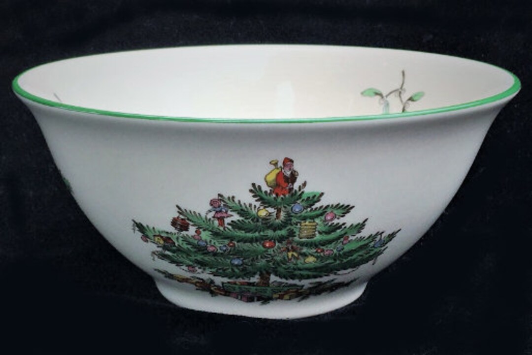 Spode Christmas Tree Nut Bowl With Green Trim in Excellent