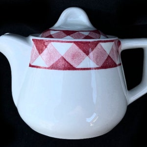 Extremely Rare Jackson China Restaurant Hotel Diner Red &quot;Gingham&quot; Pattern on 10-oz. &quot;Chicago&quot; Shape Teapot in Pristine Unused Condition
