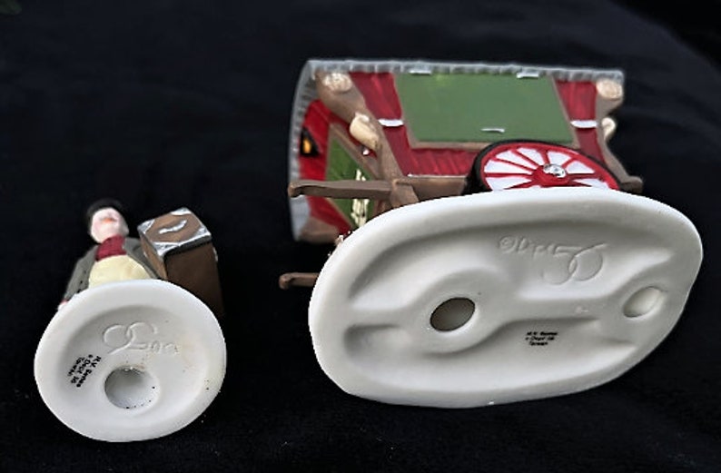 Dept 56 New England VillageTown Tinker, Set/2 - Thumbnail 5