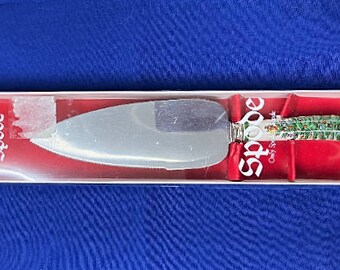 Spode Christmas Tree 9-7/8" Pastry Server with Green Trim Made in England in Excellent Seemingly Unused Condition in Original Box