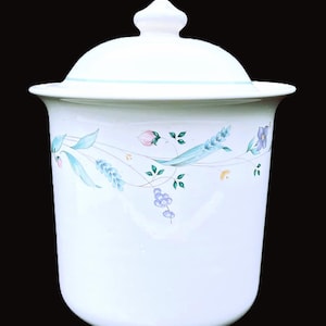 Pfaltzgraff &quot;April&quot; 10&quot; Large Canister with Lid in Excellent, Seemingly Unused Condition