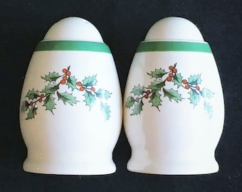 Spode Chrismas Tree Salt & Pepper Shakers 3" Wide Green Band in Excellent Condition