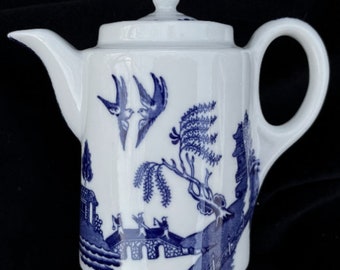 Very Rare Shenango China Hotel Asian Restaurant Blue Willow 9-oz. Cylindrical Teapot in Pristine Unused Condition Circa 1920s-40s