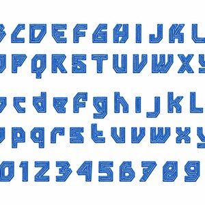 Könnte beinhalten: Ein vollständiger Satz blauer gestickter Zeichen, bestehend aus Großbuchstaben, Kleinbuchstaben und den Zahlen null bis neun. Jedes Zeichen weist ein markantes geometrisches Linienmuster mit einer texturierten, gestickten Optik auf.