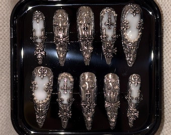 Uñas postizas de estilo gótico industrial con diseño de cruz / Uñas largas de aguja / Uñas cromadas metálicas