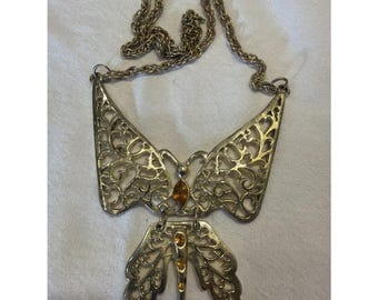 Vntg 3.5" Articulated Gold tone Butterfly Pendant Necklace Hippie Boho 18"chain