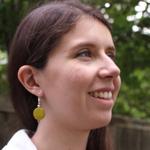 Tagua nut earrings, Artisan-made earrings, Tagua earrings, Handmade round earrings, Eco-friendly jewelry, Sustainable earrings.