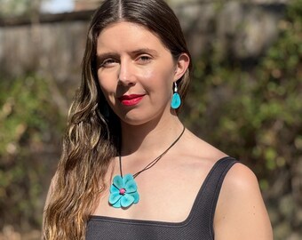 Handmade Tagua Nut Flower Necklace: Eco-Friendly Boho Jewelry, Artisan Made Tagua Jewelry