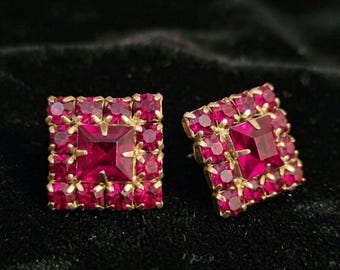 Amuleto incantato per la chiarezza - Il cuore della mascherata, strass magenta, clip, talismano rituale